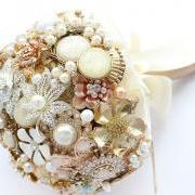Elegant Classy Brooch Bouquet - Cream Ivory White Gold - Custom Made Bridal Bouquet - Personalizable Wedding Bouquet
